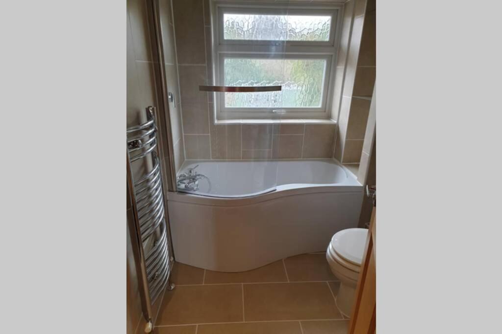 Central Ashford Stay - Contractors & Families Welcome - Free Parking Eksteriør bilde